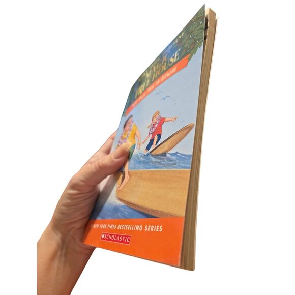 MAGIC TREE HOUSE #28 HIGH TIDE IN HAWAII Mary Pope Osborne Chapter Book - Picture 4 of 9